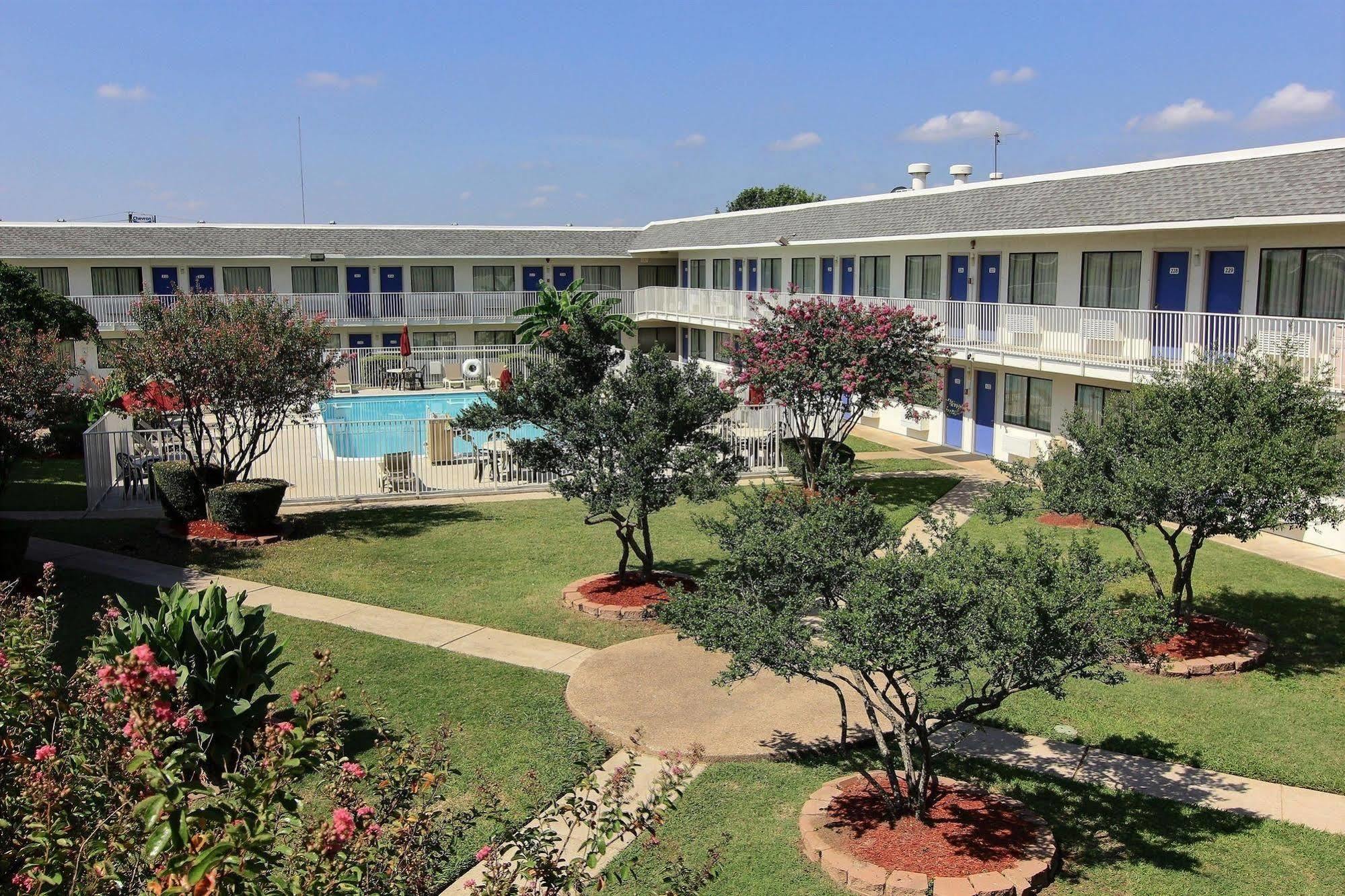 Motel 6-Austin, TX - North Exterior foto